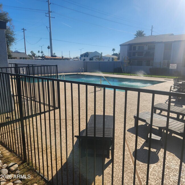 7550 N 12th St Phoenix, AZ 85020 photo 2