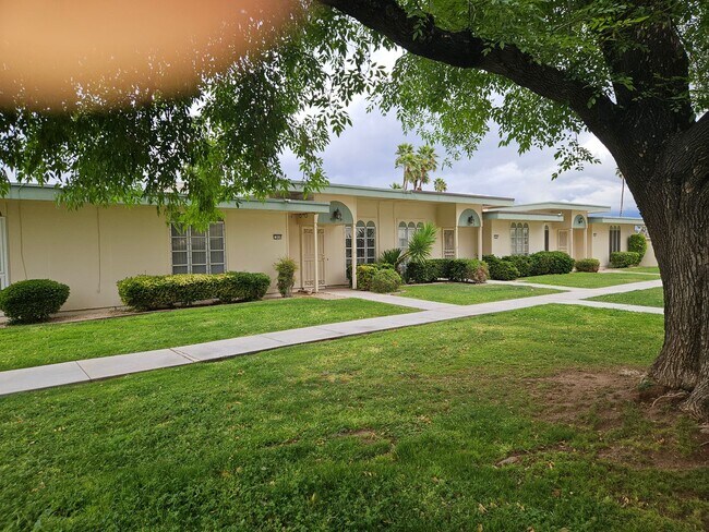 9916 W Lancaster Dr Sun City, AZ 85351 photo 2