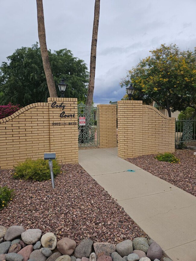 9916 W Lancaster Dr Sun City, AZ 85351 photo 4