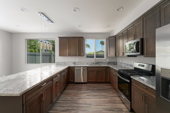 5122 Los Robles Dr Carlsbad, CA 92008