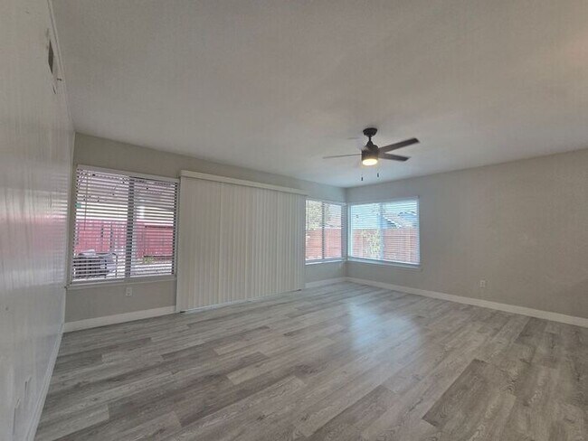 11321 Volans St San Diego, CA 92126 photo 4