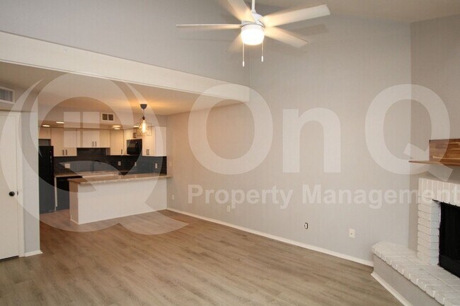 2118 E Center Ln Tempe, AZ 85281 photo 4