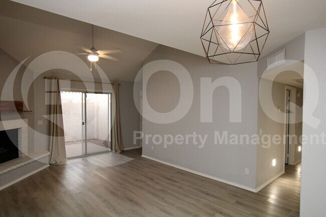 2118 E Center Ln Tempe, AZ 85281 photo 5