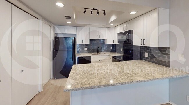 2118 E Center Ln Tempe, AZ 85281 photo 2