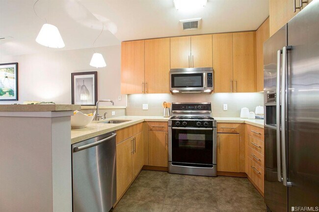 818 Van Ness Ave San Francisco, CA 94109 photo 5
