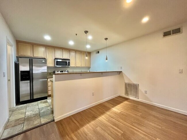 4704 E Paradise Village Pkwy N Phoenix, AZ 85032 photo 2