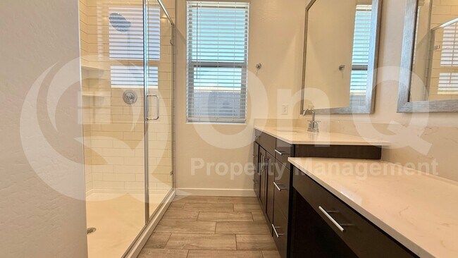1659 W Paseo Way Phoenix, AZ 85041 photo 2