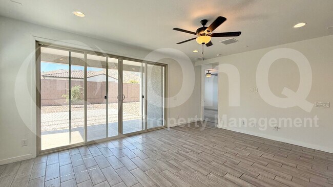 1659 W Paseo Way Phoenix, AZ 85041 photo 5