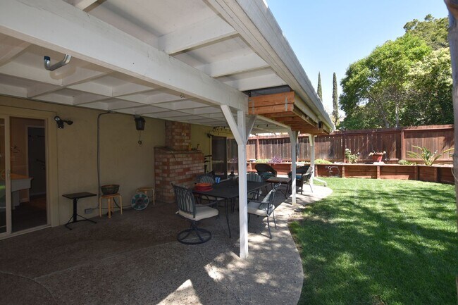 1354 Meadow Glen Way Concord, CA 94521 photo 4