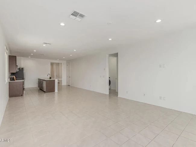 637 S Lamar Pl Casa Grande, AZ 85122 photo 3