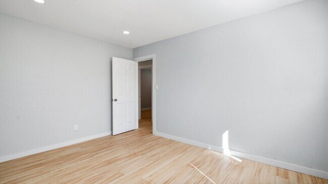 243 San Jacinto Dr San Diego, CA 92114 photo 5