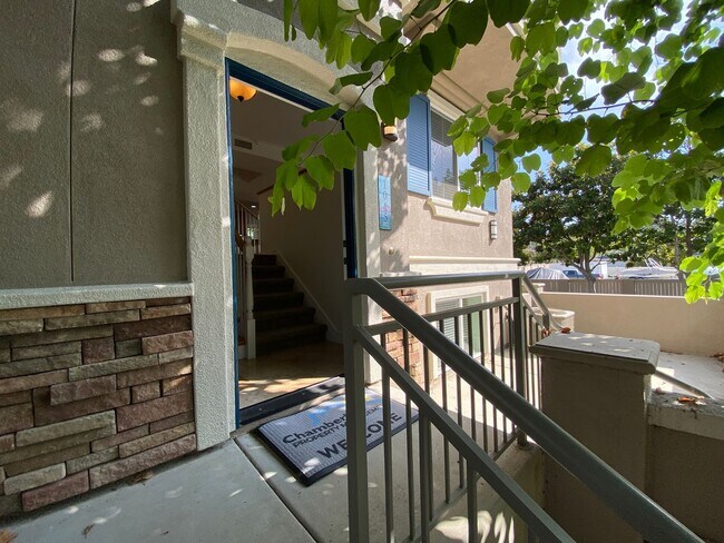 1045 Loretta Ln Carlsbad, CA 92008 photo 2