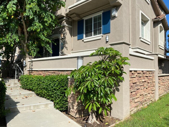 1045 Loretta Ln Carlsbad, CA 92008