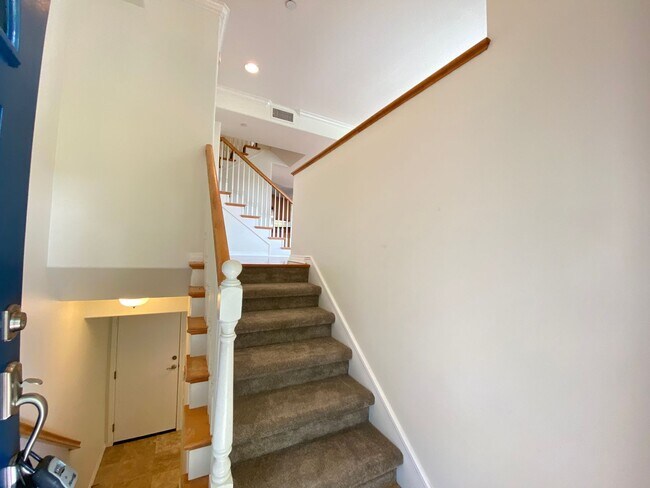 1045 Loretta Ln Carlsbad, CA 92008 photo 3