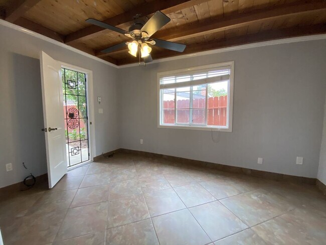 2735 Mobley St San Diego, CA 92123 photo 2
