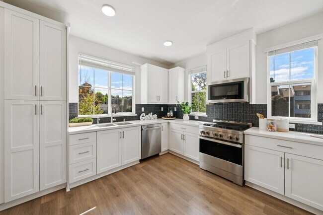 665 Alamo Ct Mountain View, CA 94043 photo 4