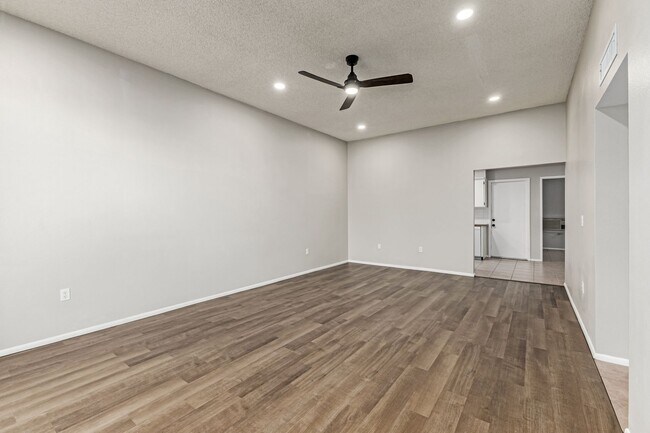13066 N 100th Dr Sun City, AZ 85351 photo 5
