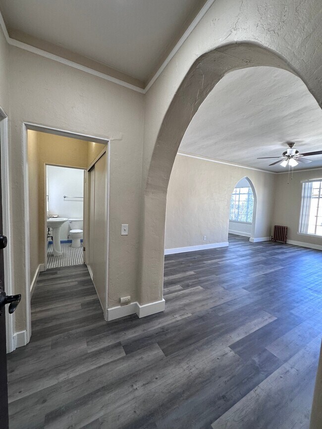 2208 Carroll St Oakland, CA 94606