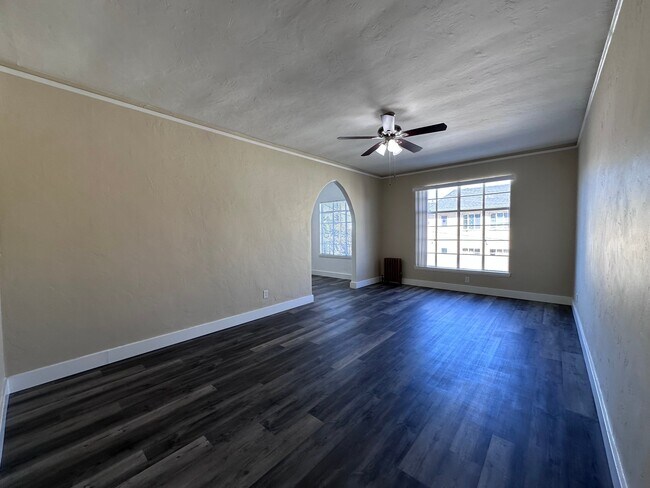 2208 Carroll St Oakland, CA 94606 photo 2