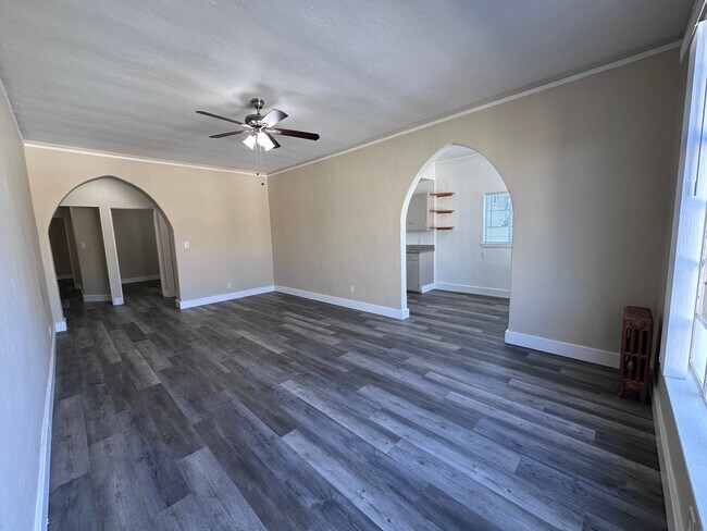 2208 Carroll St Oakland, CA 94606 photo 3