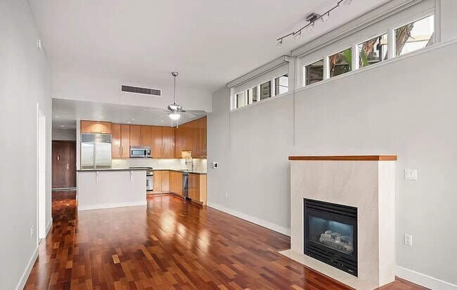 700 W Harbor Dr San Diego, CA 92101 photo 2
