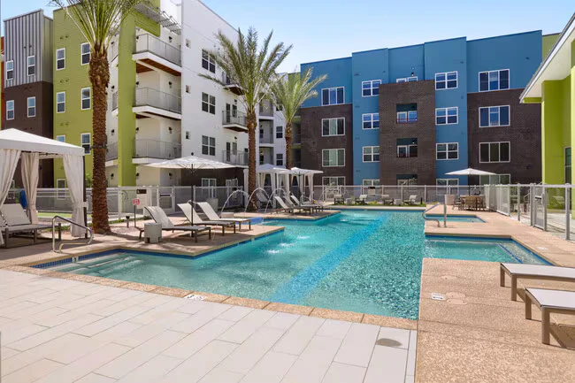 Garrett Uptown Apartments photo 5