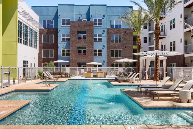 Garrett Uptown Apartments photo 4