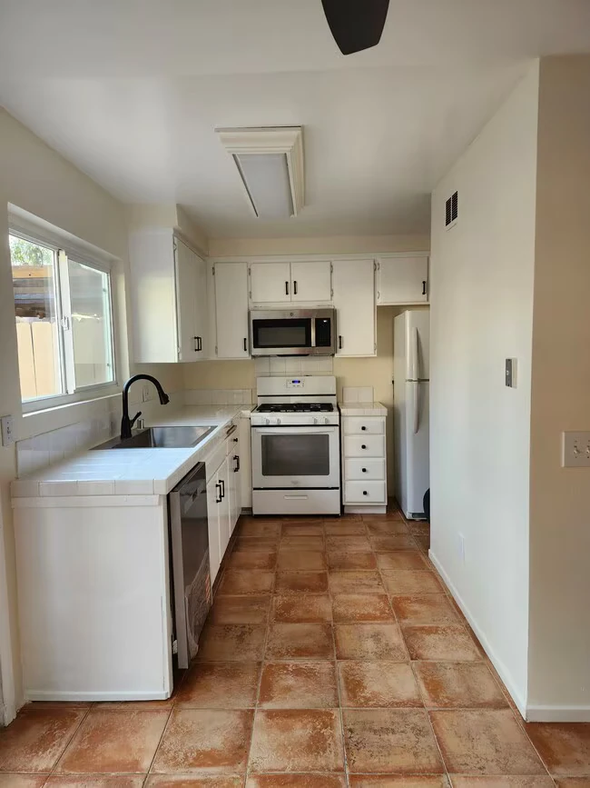 3614 Seacrest Way Oceanside, CA 92056 photo 2