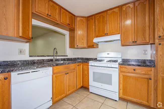 The Townhouse Apartments photo 2