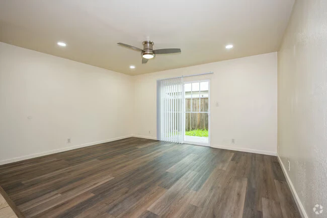 The Townhouse Apartments photo 4