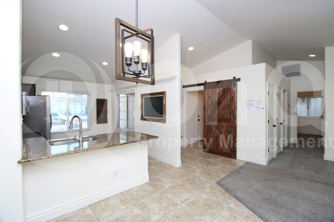 918 W Leah Ln Gilbert, AZ 85233 photo 4