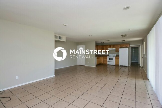 3823 N 48th Dr photo 5