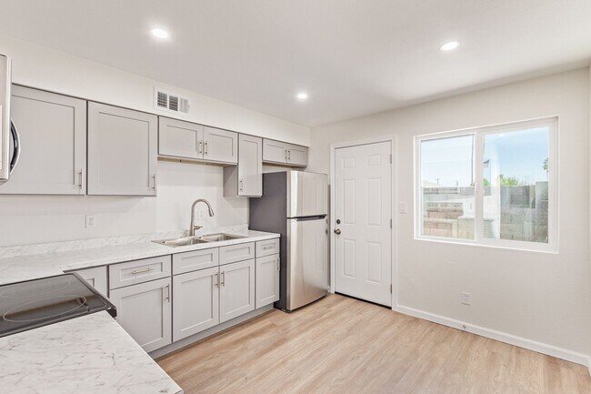 1436 E Broadway Rd Mesa, AZ 85204 photo 3