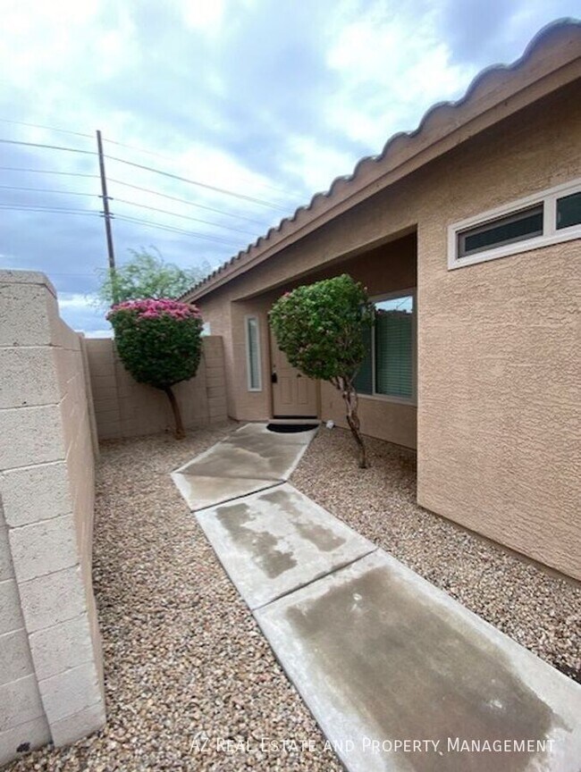 8862 W Shaw Butte Dr Peoria, AZ 85345 photo 4