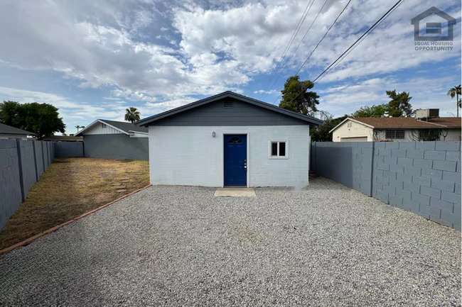 232 W Gail Dr photo 2