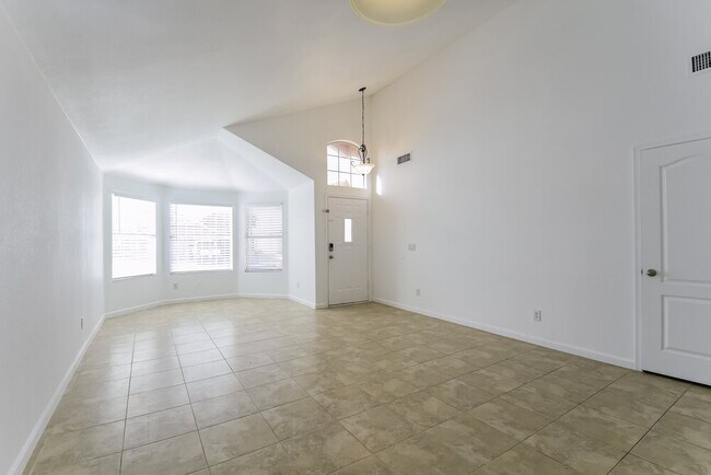 9528 W Clara Ln Peoria, AZ 85382 photo 3