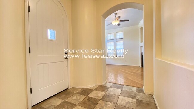 2365 W Sleepy Ranch Rd Phoenix, AZ 85085 photo 2
