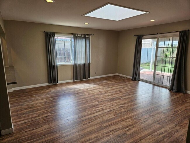 835 Via Juanita San Marcos, CA 92078 photo 2