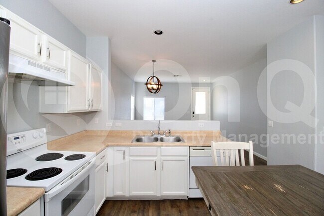 6430 W Valencia Dr Phoenix, AZ 85339 photo 4