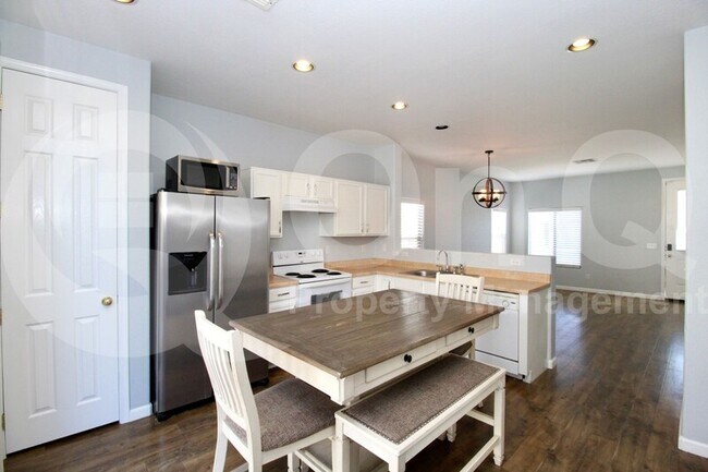 6430 W Valencia Dr Phoenix, AZ 85339 photo 3