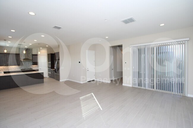 18312 N 65th Pl Phoenix, AZ 85054 photo 5