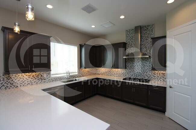 18312 N 65th Pl Phoenix, AZ 85054 photo 2
