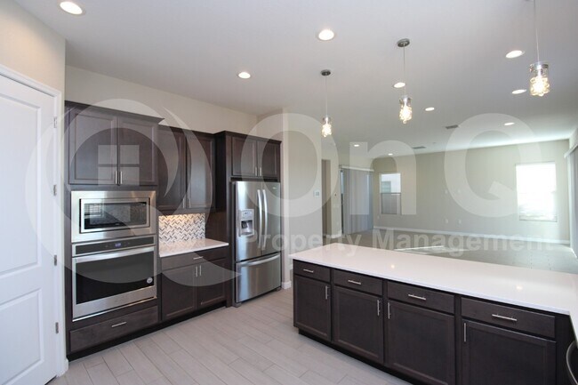 18312 N 65th Pl Phoenix, AZ 85054 photo 4