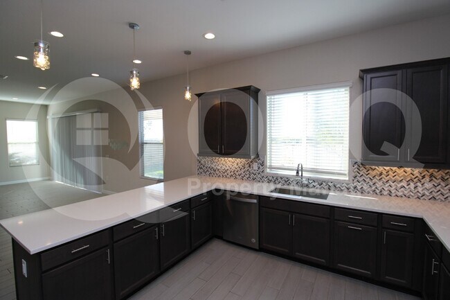 18312 N 65th Pl Phoenix, AZ 85054 photo 3