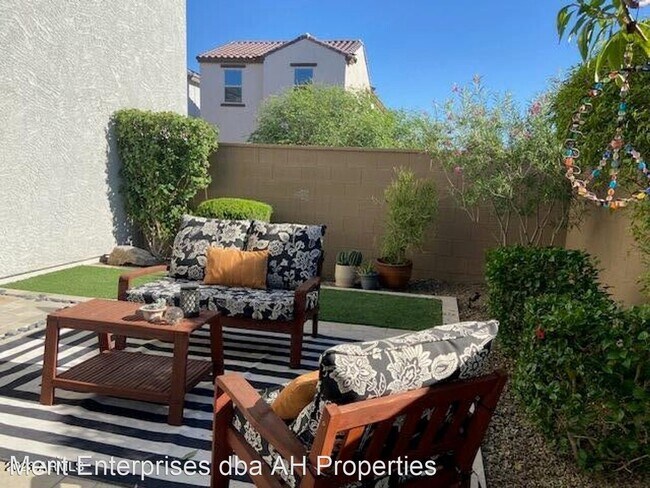 2059 W Desert Hollow Dr Phoenix, AZ 85085 photo 4