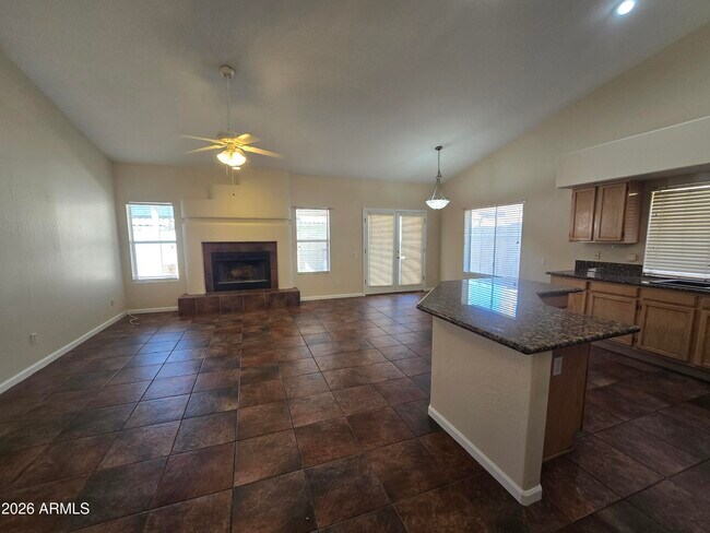 634 W Silver Creek Rd photo 5