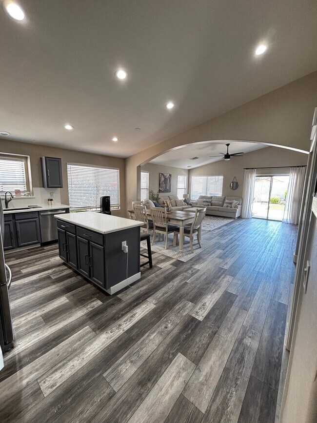 34809 N Gurnsey Trail San Tan Valley, AZ 85143 photo 2