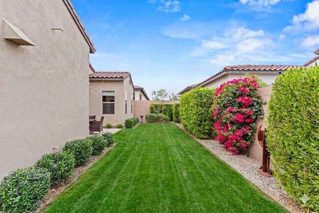 17244 W Vacaville St Surprise, AZ 85388 photo 4