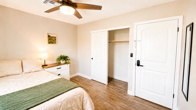3757 W Joan De Arc Ave Phoenix, AZ 85029 photo 2