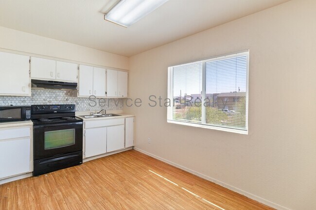 2510 E Pueblo Ave Phoenix, AZ 85040 photo 4